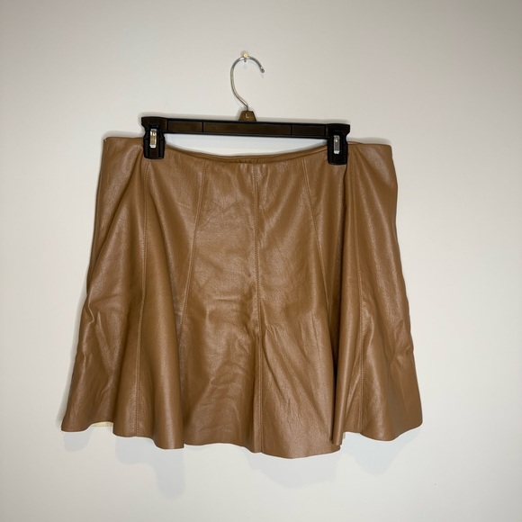 HOUSE OF HARLOW 1960 Camel Faux Leather Mini Skirt - Picture 4 of 6